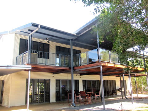 Golden Sands Retreat - Accommodation QLD 0
