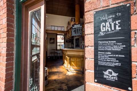 Holgate Hotel - Accommodation QLD 1