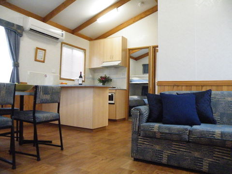 Lake Hamilton Motor Village And Caravan Park - Accommodation QLD 1