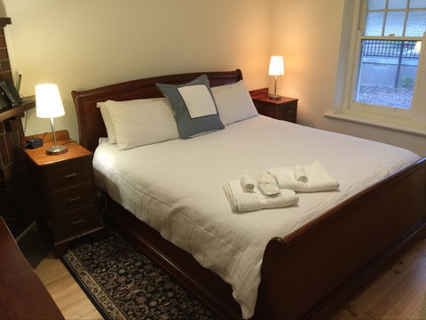 MacDonnell House, Naracoorte - Accommodation QLD 1