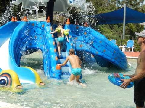 Middle Rock Holiday Resort - Accommodation QLD 1