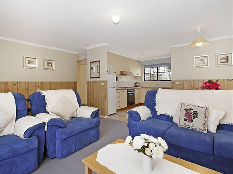 Oak Cottage - Tudor Village - Accommodation QLD 2