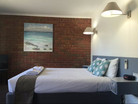 Port Campbell Motor Inn - Accommodation QLD 2