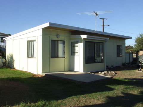 Seahorse Beach Shack - Accommodation QLD 2