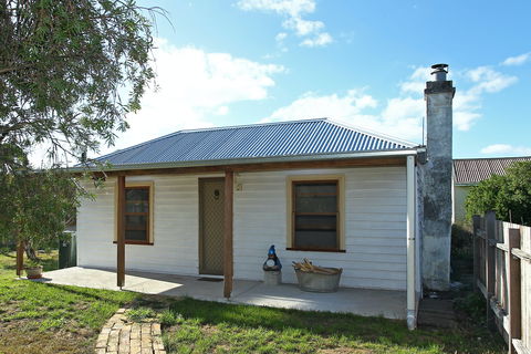 Stable Cottage - Accommodation QLD 0