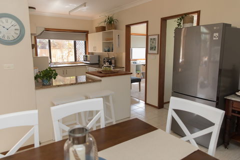 Taranaki Beach Unit - Accommodation QLD 0