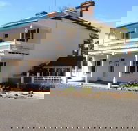 The White House Carcoar - Accommodation QLD