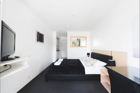 The Manly Hotel Est. 1964 - Accommodation QLD 0