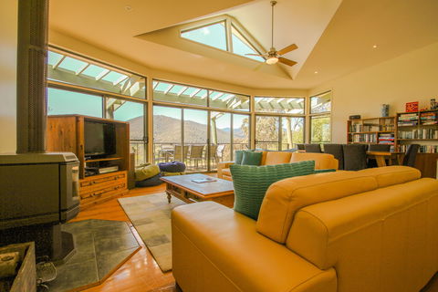 Top Deck - Accommodation QLD 1