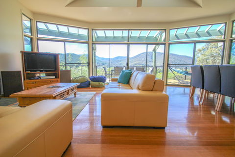 Top Deck - Accommodation QLD 2