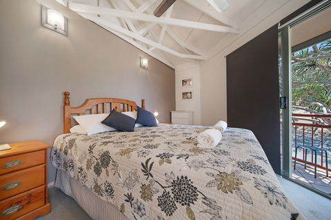 16 Point Lookout Beach Resort - Accommodation QLD 1