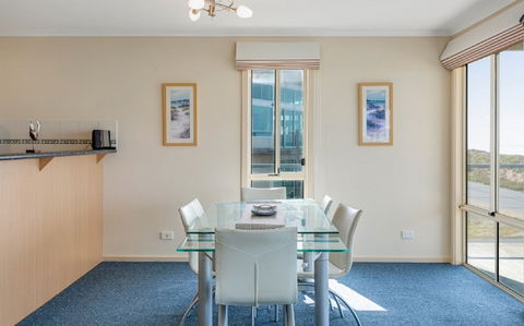 208 Surfers Pde - Accommodation QLD 2