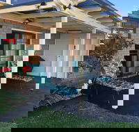 Absolute Waterfront Oasis - Accommodation QLD