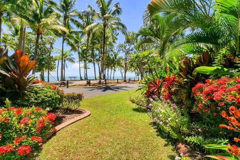 Agincourt Beachfront Apartments - Accommodation QLD 0