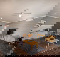 Akuna Motor Inn - Accommodation QLD