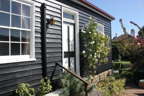 Alice's Cottages - Accommodation QLD 1