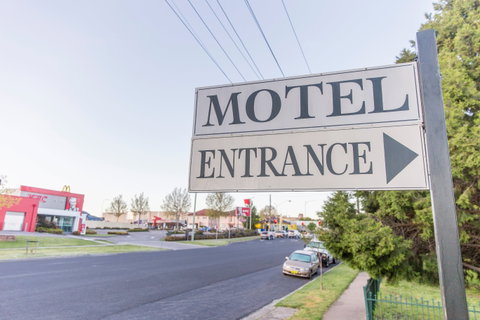 Bathurst Motor Inn - Accommodation QLD 0