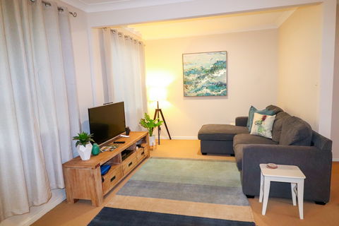 Beachside Cottage At Blacksmiths - Accommodation QLD 1