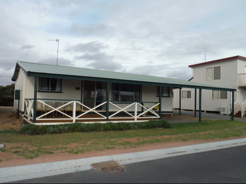 Beach Escape - Accommodation QLD 0