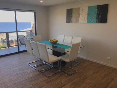 Beach View Apartment - Accommodation QLD 1