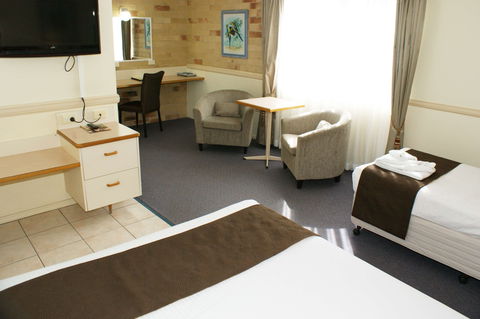 Best Western Ambassador Motor Lodge - Accommodation QLD 2
