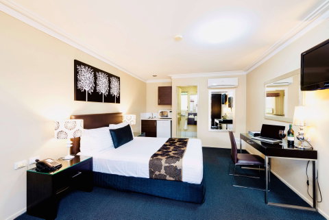 Best Western PLUS Ambassador On Ruthven - Accommodation QLD 0