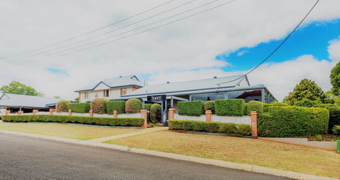 Best Western PLUS Ambassador On Ruthven - Accommodation QLD 2