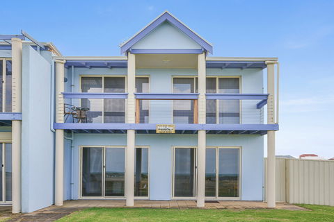 Blue Seas - Accommodation QLD 0