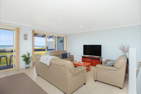Blue Seas - Accommodation QLD 1