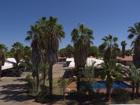 Bluestone Motor Inn - Accommodation QLD 2