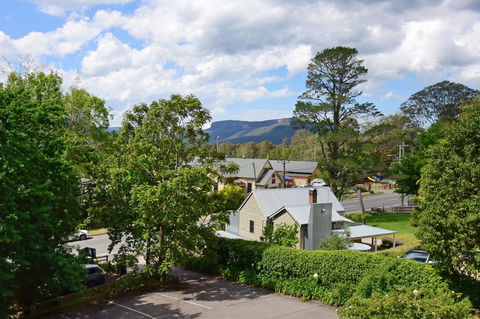 Cloudsong Chalets - Accommodation QLD 1