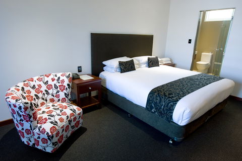 Commodore On The Park - Accommodation QLD 1