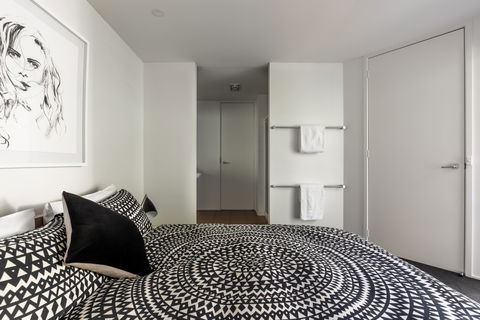 Dlux + Escape @ 83 Great Ocean Road Apartments Lorne - Accommodation QLD 2