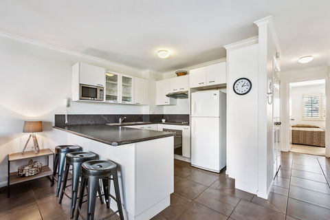 Dockside Holiday Apartments - Accommodation QLD 2