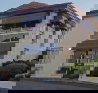 Econo Lodge Hacienda Motel - Accommodation QLD