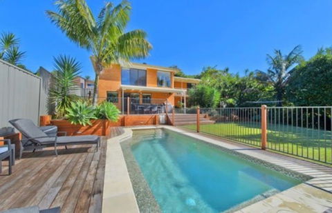 Flynns Beach Retreat - Accommodation QLD 0