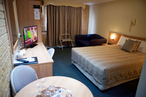 Forest Lodge Motor Inn And Restaurant - Accommodation QLD 2