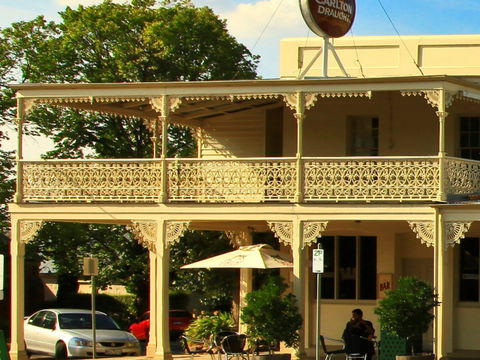 Hibernian Hotel Apartments - Accommodation QLD 2