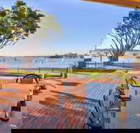 Lakefront Simplicity - Accommodation QLD