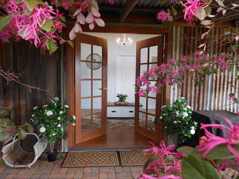 Milton Country Retreat: The Chocolate Cottages - Accommodation QLD 0