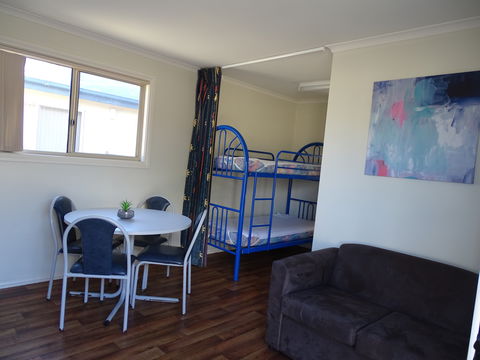 Moonta Bay Cabins - Cabin 2 - Accommodation QLD 2