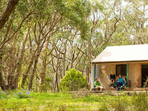 Mount Lofty Cottage YHA - Accommodation QLD 1