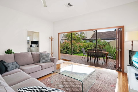 Newcastle Executive Homes - Cooks Hill Cottage - Accommodation QLD 0