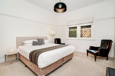 Newcastle Executive Homes - Cooks Hill Cottage - Accommodation QLD 1