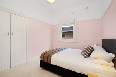 Newcastle Executive Homes - Cooks Hill Cottage - Accommodation QLD 2