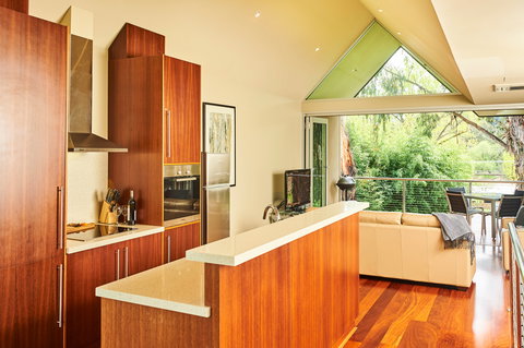 No. 6 Luxury Private Haven - Accommodation QLD 2