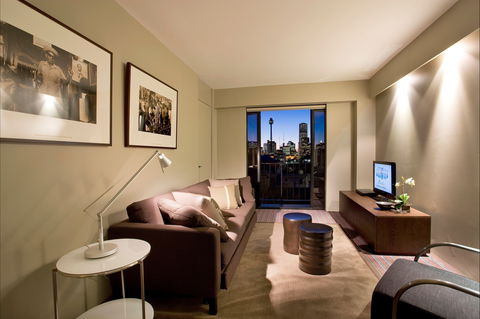Overlooking The City's Silhouette - Accommodation QLD 0