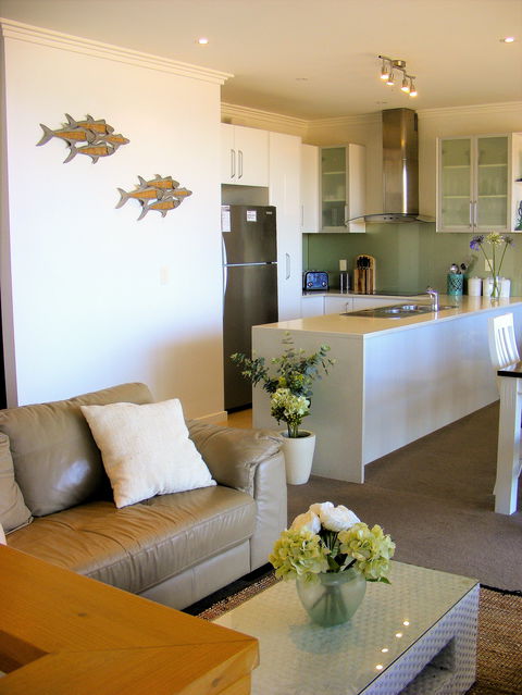 Shearwaters Apartment - Accommodation QLD 1