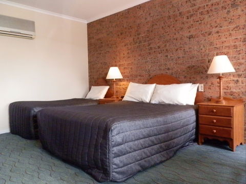 Swaggers Motor Inn - Accommodation QLD 2