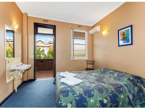 The Belmore Hotel - Accommodation QLD 1
